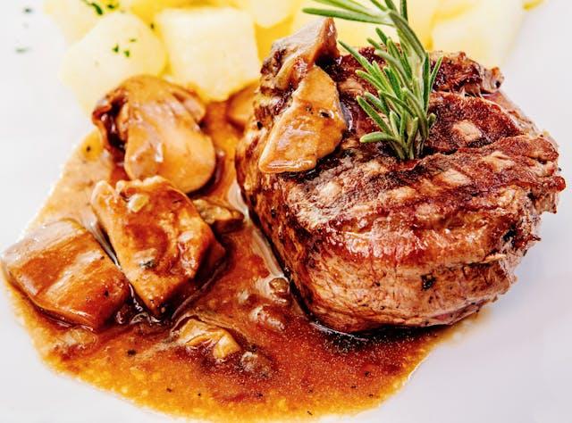 🥩 STRH Bistro Art Cafe