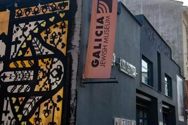 המוזיאון היהודי בקרקוב (Galicia Jewish Museum) credit to tiqets.com