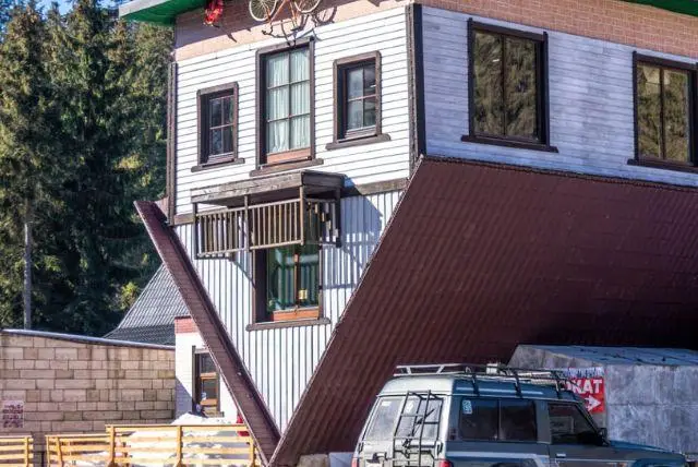 הבית ההפוך זקופנה (Dom do góry nogami)