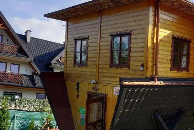 הבית ההפוך זקופנה (Dom do góry nogami)