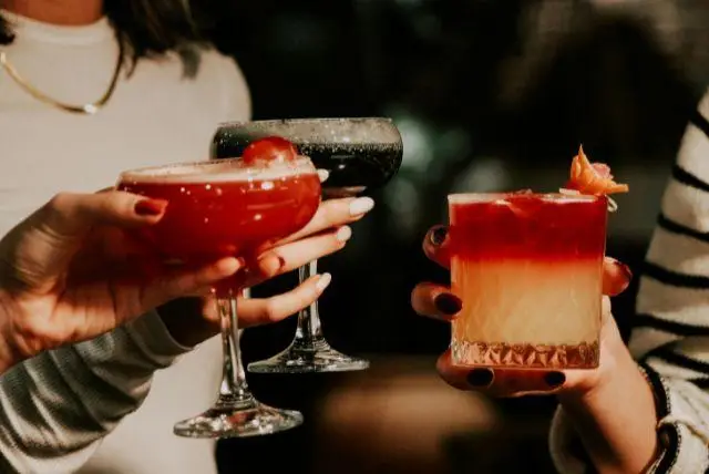 חיי לילה בזקפונה