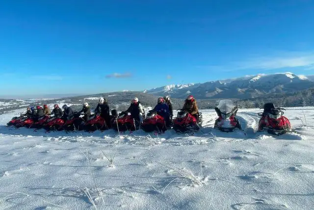 טיול אופנועי שלג בלילה בטבע של זאקופנה (יציאה מקרקוב) credit to getyourguide.com