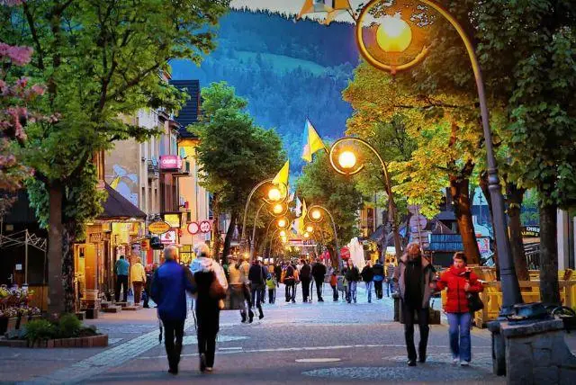 מוזיאון "הבית להכנת גבינה מעושנת בסגנון פולני" בזאקופנה - Muzeum Oscypka credit to getyourguide.com