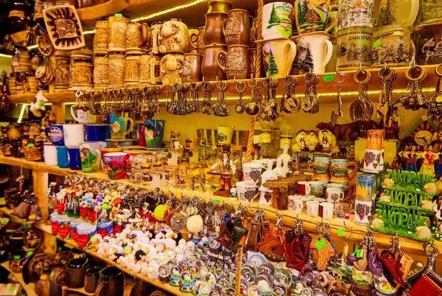 מוזיאון "הבית להכנת גבינה מעושנת בסגנון פולני" בזאקופנה - Muzeum Oscypka credit to getyourguide.com