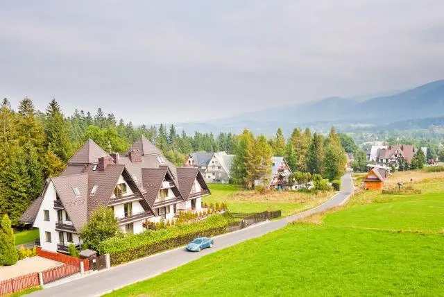 האם שווה להשכיר רכב בקרקוב כדי להגיע לזאקופנה?