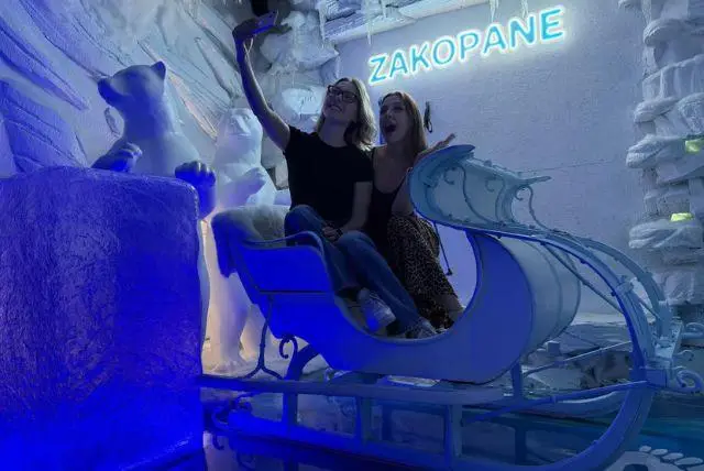 מוזיאון "תהיה שמח" בזאקופנה (Be Happy Museum Zakopane) credit to getyourguide.com