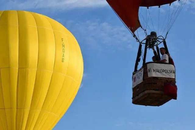 טיסה בכדור פורח מעל הרי הטטרה - יציאה מזאקופנה credit to getyourguide.com