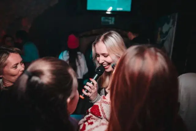 פאב קרול קרקוב - סיור סבב בארים, פאבים ומועדונים credit to getyourguide.com