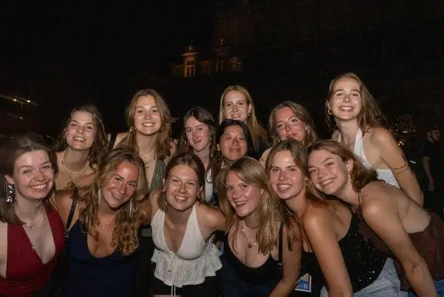 פאב קרול קרקוב - סיור סבב בארים, פאבים ומועדונים credit to getyourguide.com