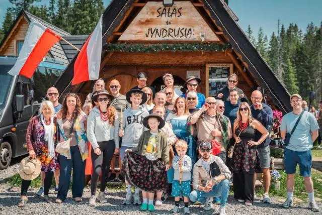 אוטובוסים מקרקוב לזקפונה credit to getyourguide.com