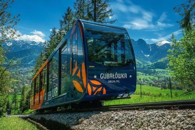 אוטובוסים מקרקוב לזקפונה credit to getyourguide.com