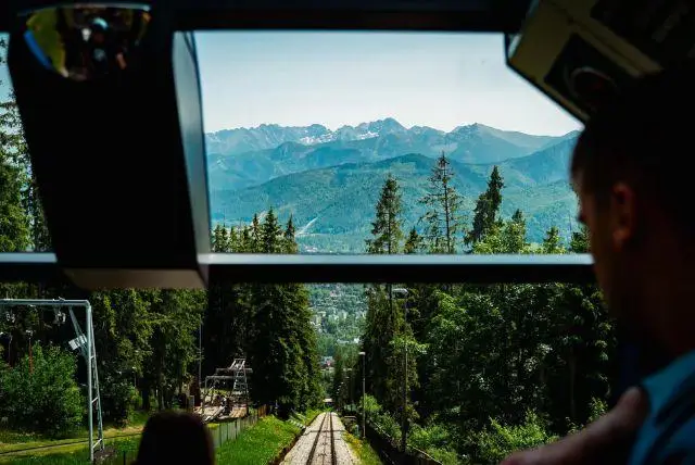 איך מגיעים מקרקוב לזקפונה? כל האופציות credit to getyourguide.com