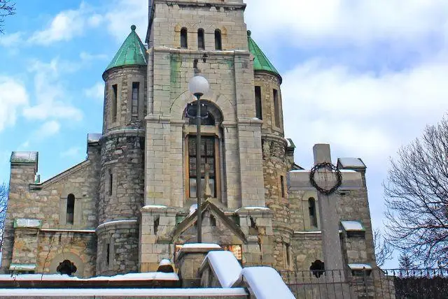 כנסייה מרשימה בזאקופנה - Sanktuarium Najświętszej Rodziny