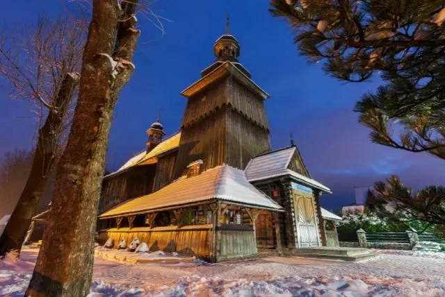 כנסייה קטולית עתיקה ומיוחדת בזאקופנה - Our Lady of Częstochowa and Saint Clemens church