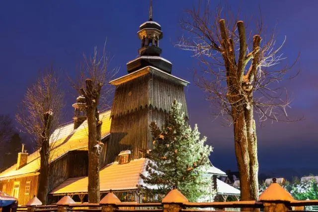 כנסייה קטולית עתיקה ומיוחדת בזאקופנה - Our Lady of Częstochowa and Saint Clemens church