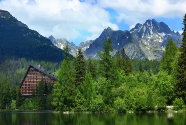 מזאקופנה אל Bachledka Treetop Walk ואגם Štrbské Pleso בסלובקיה