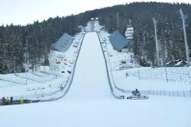 ספארי מבוך הקרח של זאקופנה - Snowlandia Śnieżny Labirynt credit to getyourguide.com