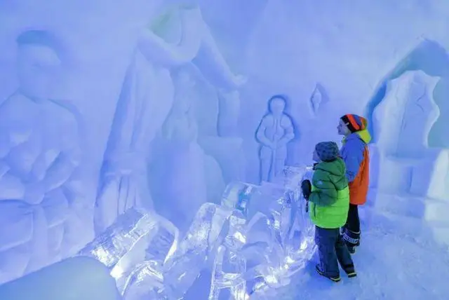 ספארי מבוך הקרח של זאקופנה - Snowlandia Śnieżny Labirynt credit to getyourguide.com