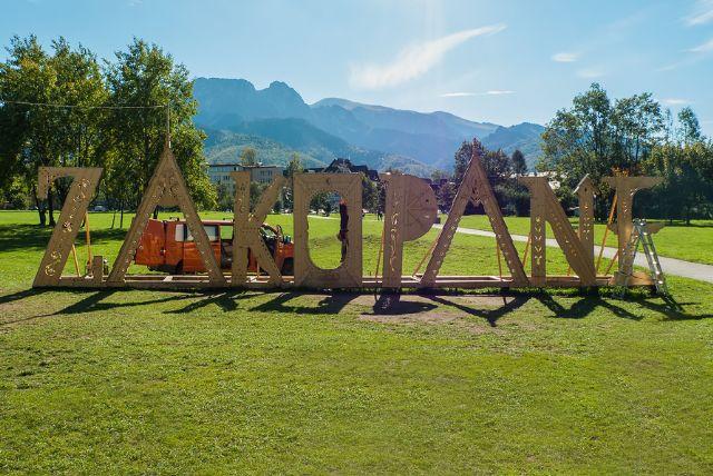 שלט זאקופנה - Świecący napis Zakopane