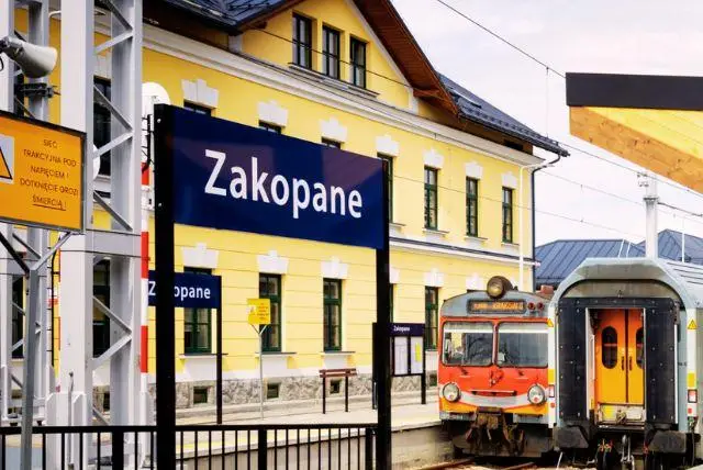 תחנת רכבת זקופנה