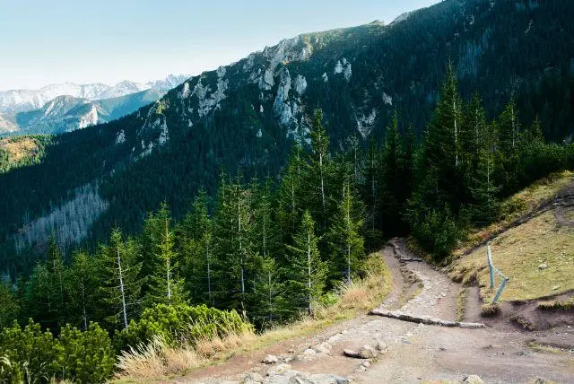 Dolina Białego - פארק עם שבילי הליכה, מפלים ונחלים ונופים שאסור לפספס